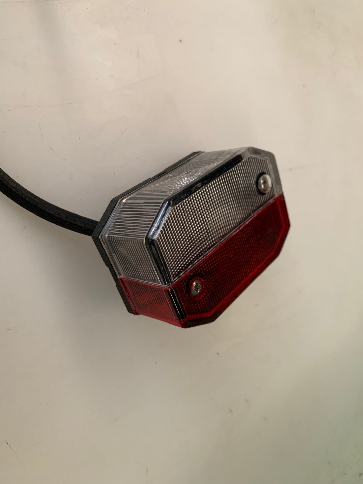 Side Lights Bulb, Clear/Red for upper leading edge