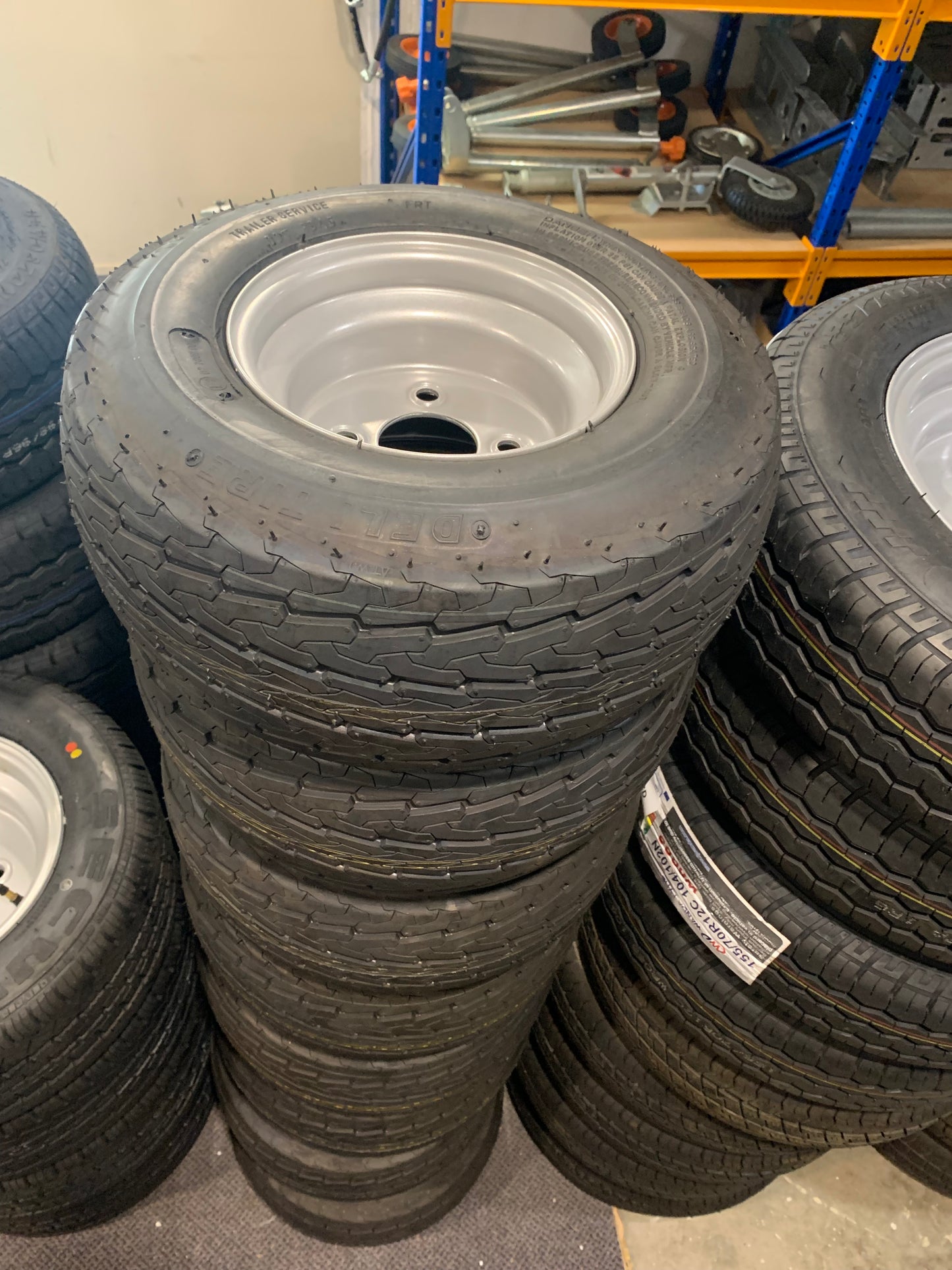 Bateson 8" with Delitire 16.5x6.5-8