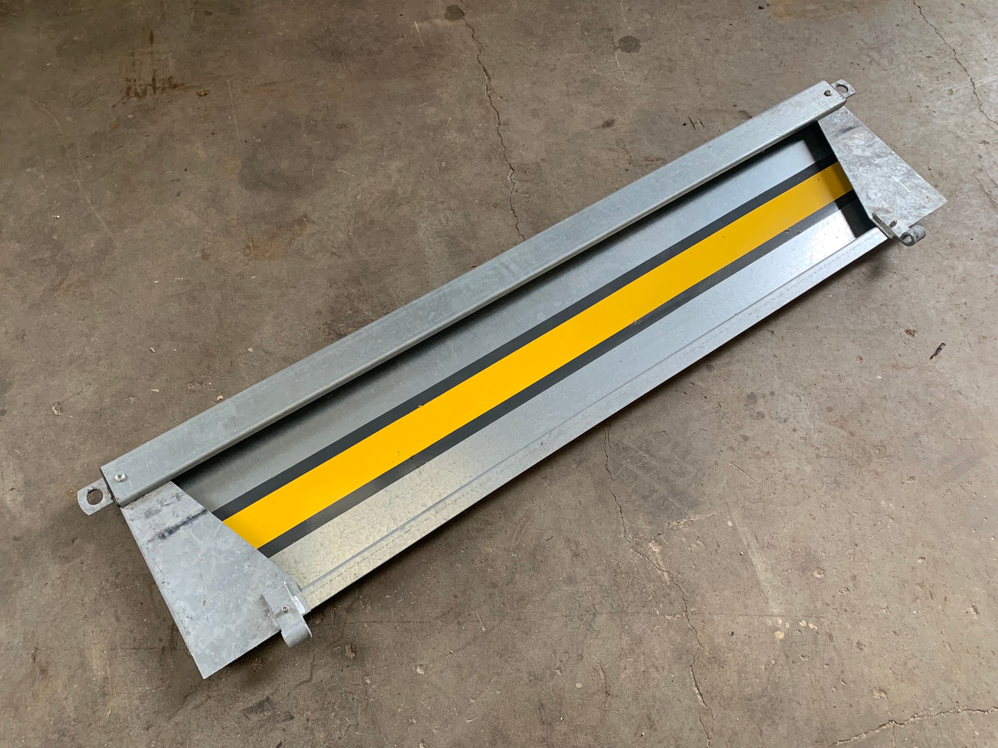 Bateson Side 1400mm Front Stripe