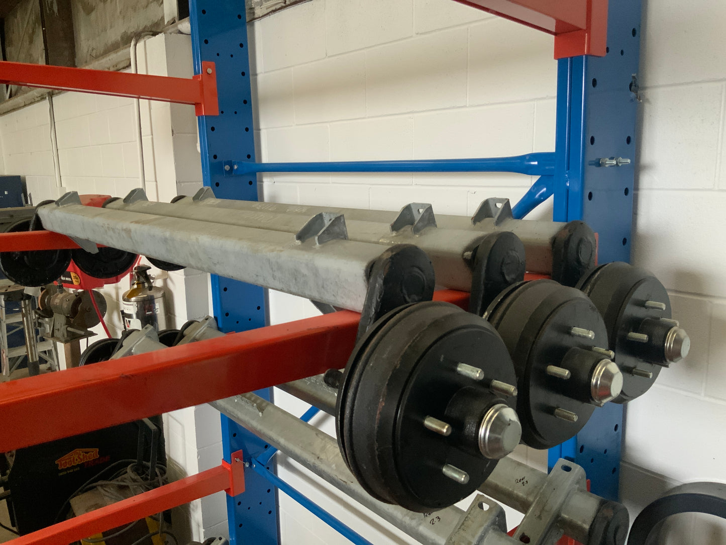 Knott Avonride Axle (Bateson PT 2.1m Front & Mid)